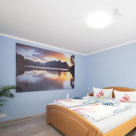 Familienfreundliche 3-Zimmer-Ferienwohnung Saal an der Donau Exterior photo