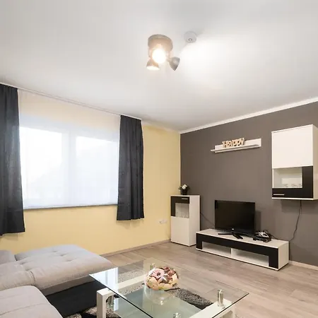 Familienfreundliche 3-Zimmer-Ferienwohnung Saal an der Donau Exterior photo