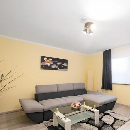 Familienfreundliche 3-Zimmer-Ferienwohnung Saal an der Donau Exterior photo