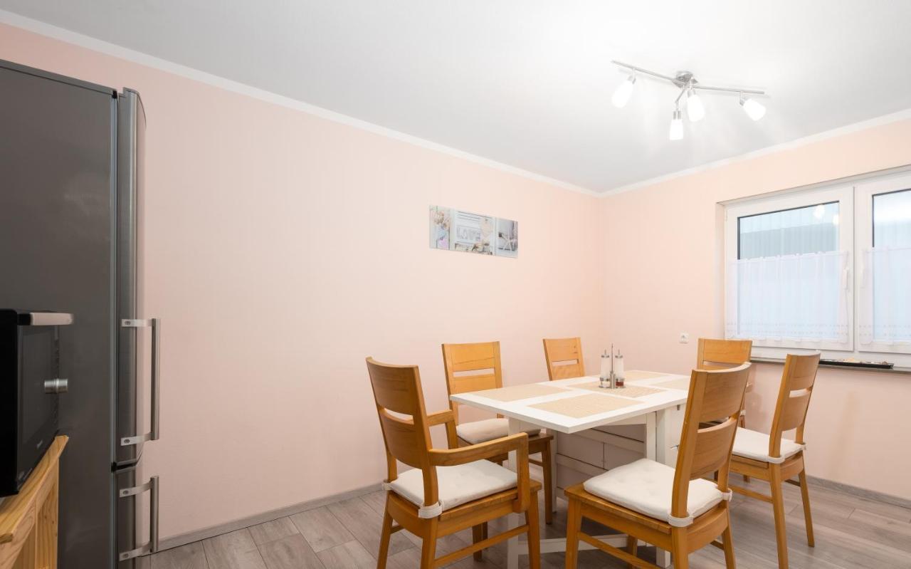 Familienfreundliche 3-zimmer-ferienwohnung Appartement *